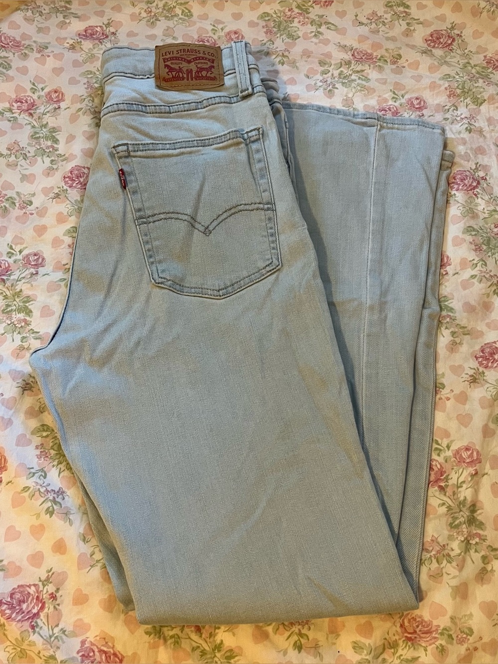 Levi’s 725 Highrise bootcut jeans